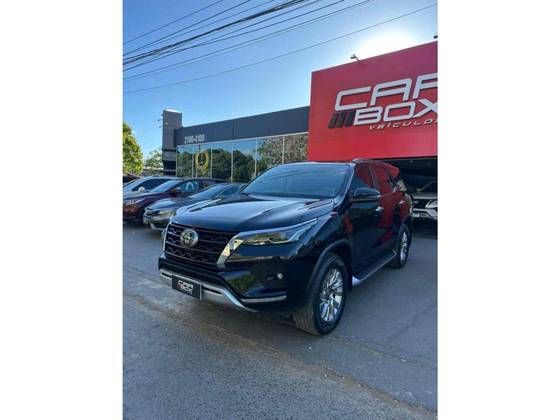 TOYOTA HILUX SW4 2.8 D-4D TURBO DIESEL SRX 7L 4X4 AUTOMÁTICO TOYOTA HILUX SW4 2.8 D-4D TURBO DIESEL SRX 7L 4X4 AUTOMÁTICO